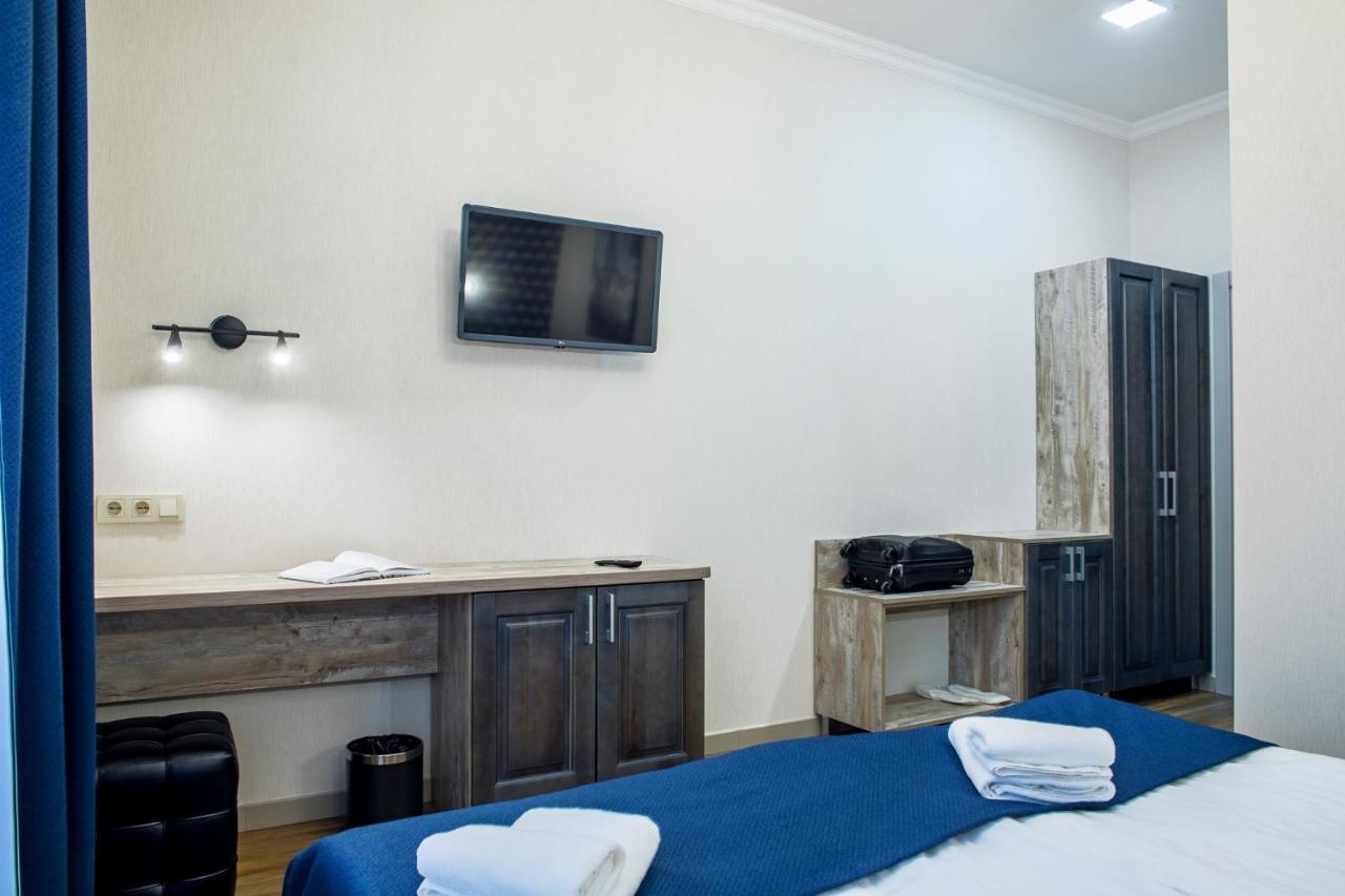 Mini Hotel Barvy Lvova On Horodotska St. Exterior photo