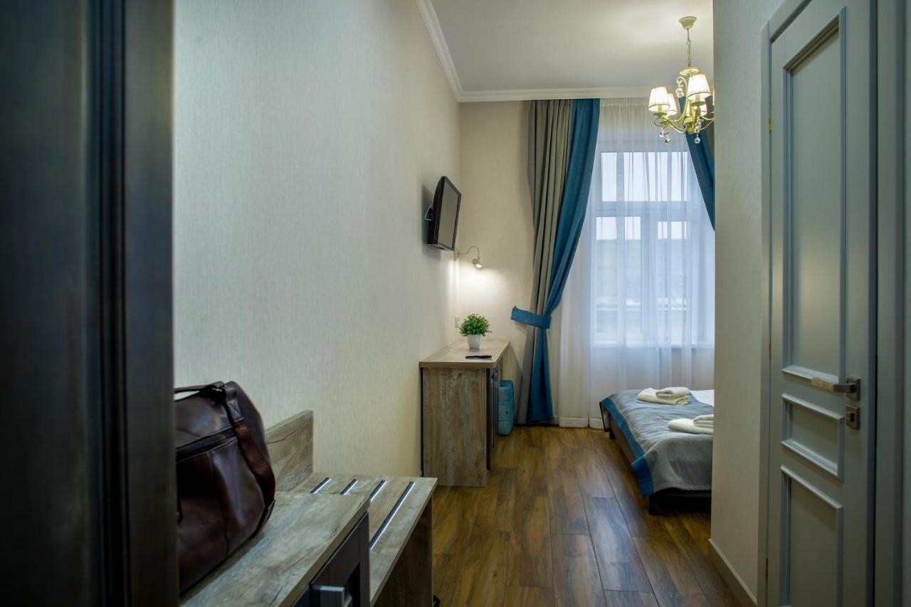 Mini Hotel Barvy Lvova On Horodotska St. Exterior photo